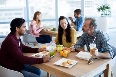 Comment stimuler l'engagement des employés grâce aux avantages au bureau